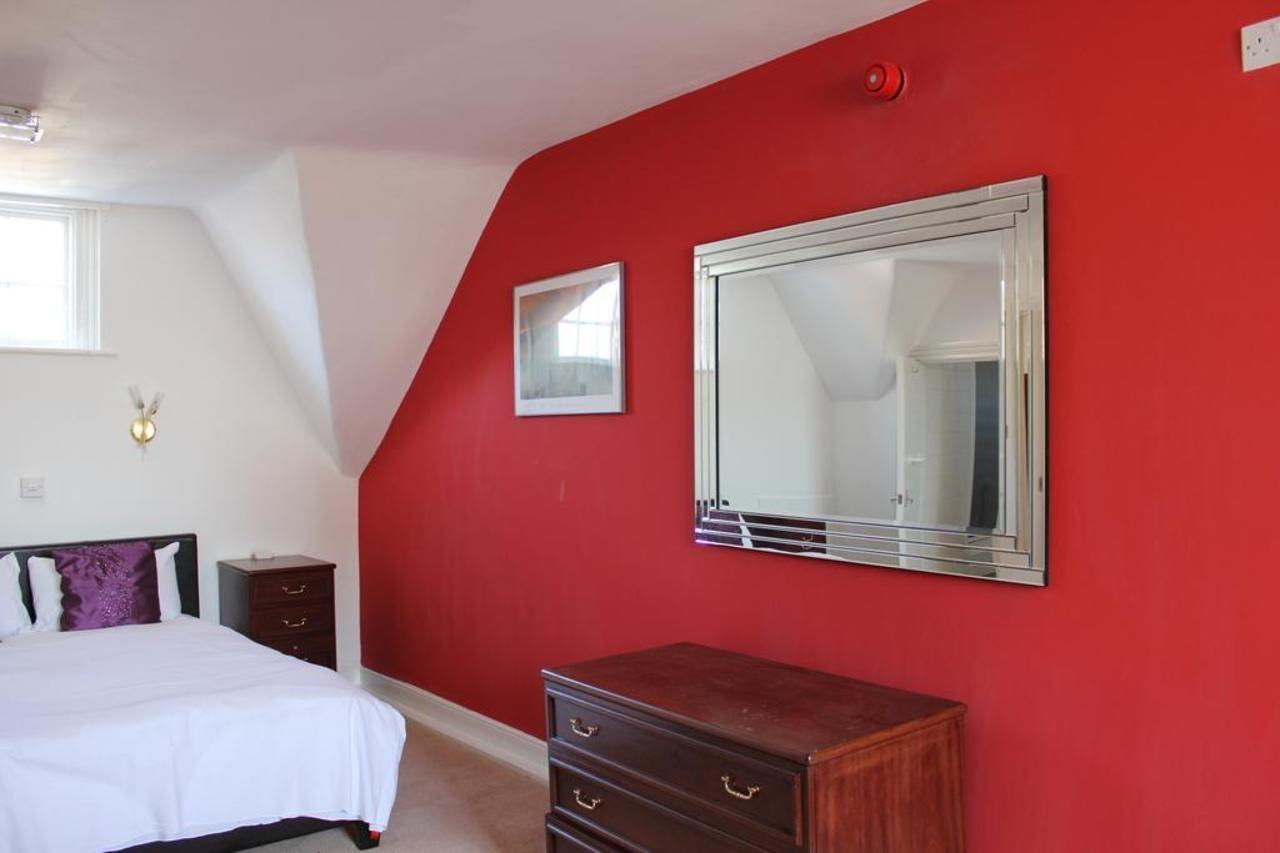 The George Hotel Stansted Airport Бишопс-Стортфорд Экстерьер фото