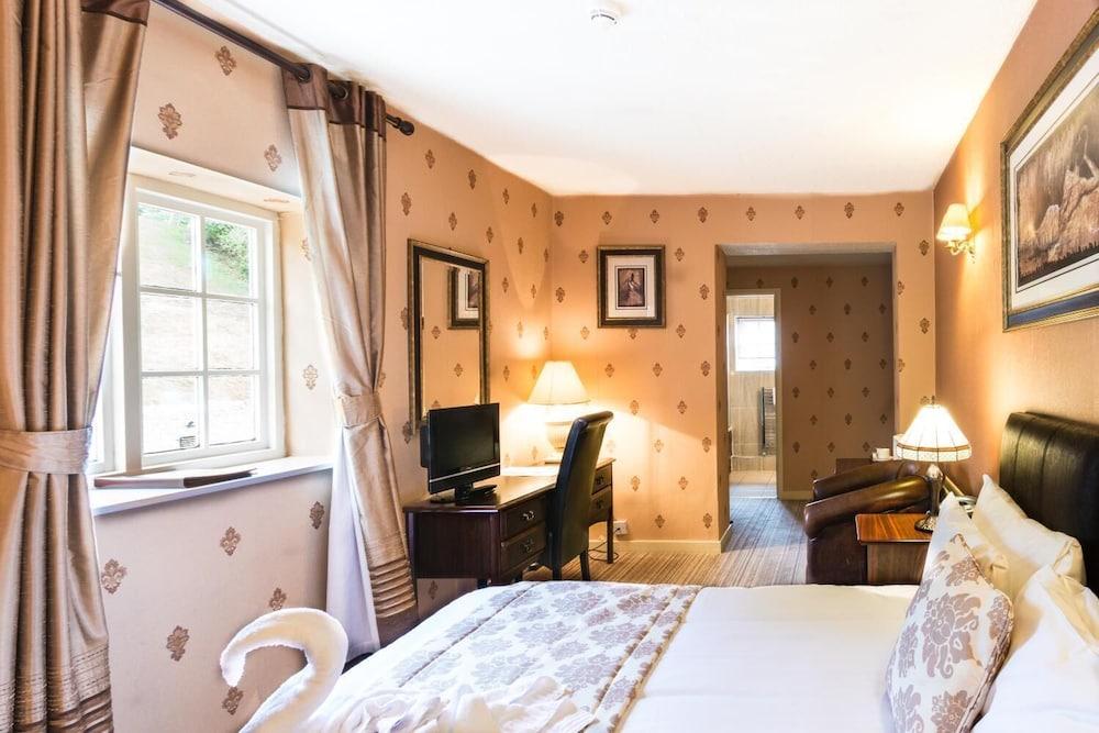 The George Hotel Stansted Airport Бишопс-Стортфорд Экстерьер фото