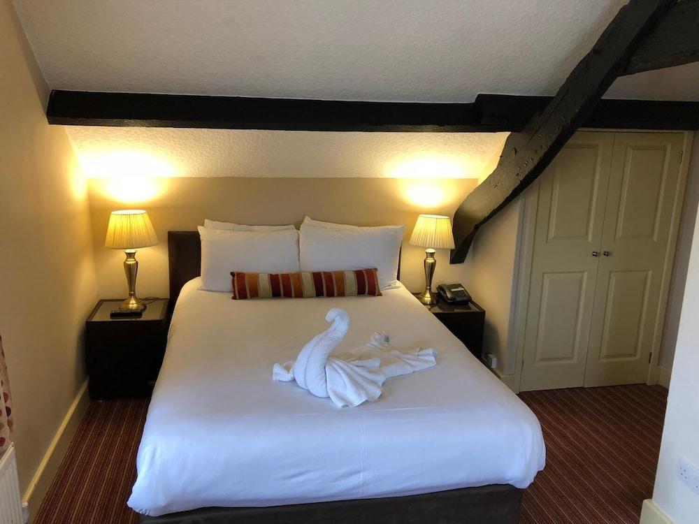 The George Hotel Stansted Airport Бишопс-Стортфорд Экстерьер фото