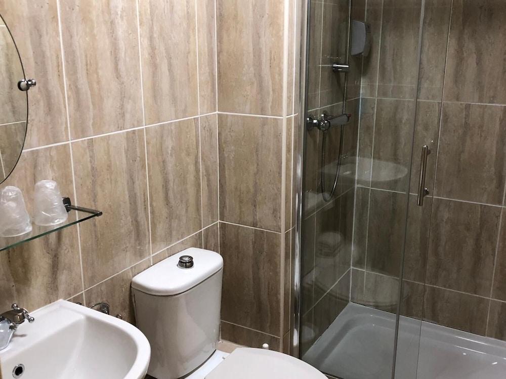 The George Hotel Stansted Airport Бишопс-Стортфорд Экстерьер фото