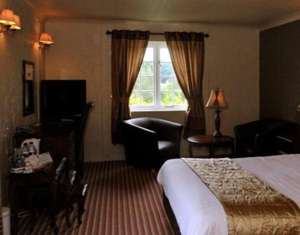 The George Hotel Stansted Airport Бишопс-Стортфорд Экстерьер фото