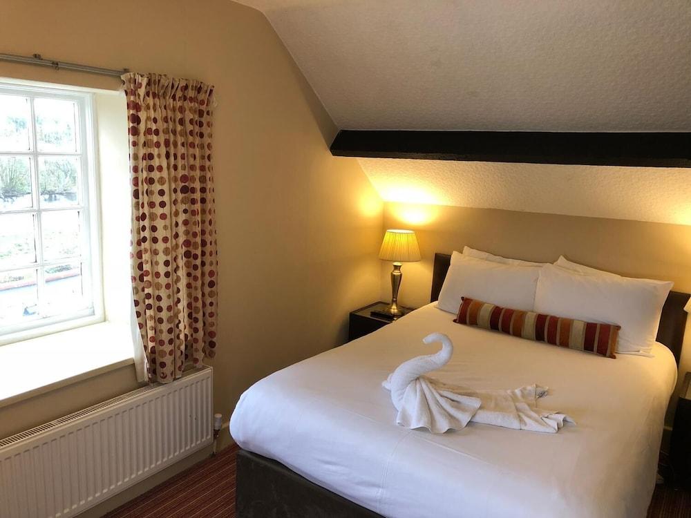 The George Hotel Stansted Airport Бишопс-Стортфорд Экстерьер фото