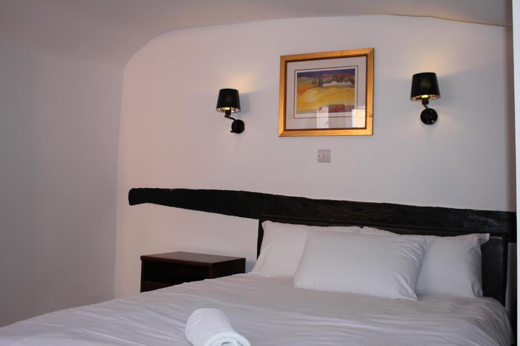The George Hotel Stansted Airport Бишопс-Стортфорд Экстерьер фото