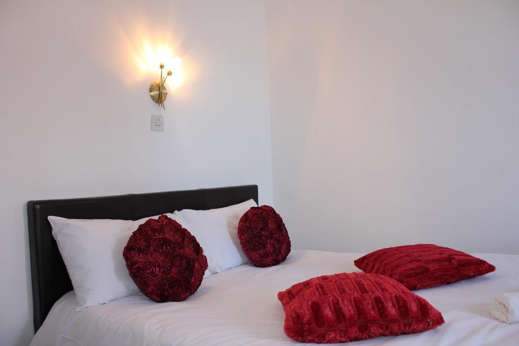 The George Hotel Stansted Airport Бишопс-Стортфорд Экстерьер фото